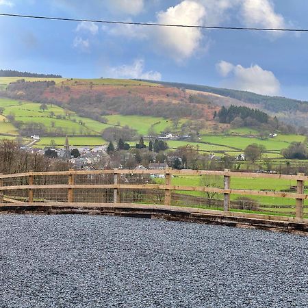Finest Retreats - Moelis Granary - Luxury Cottage With Hot Tub Llandrillo Exterior photo