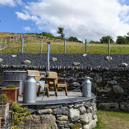 Finest Retreats - Moelis Granary - Luxury Cottage With Hot Tub Llandrillo Exterior photo