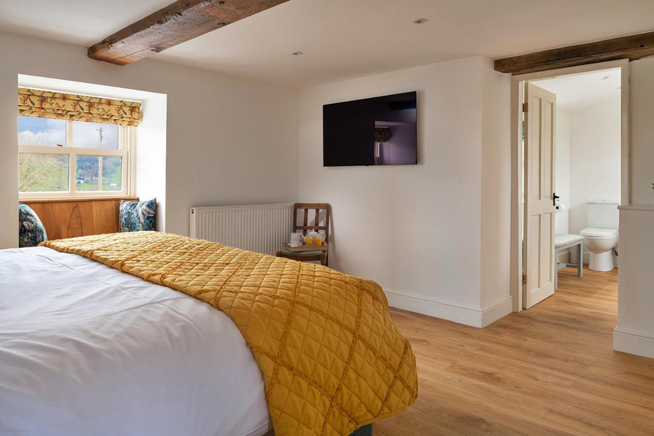 Finest Retreats - Moelis Granary - Luxury Cottage With Hot Tub Llandrillo Exterior photo