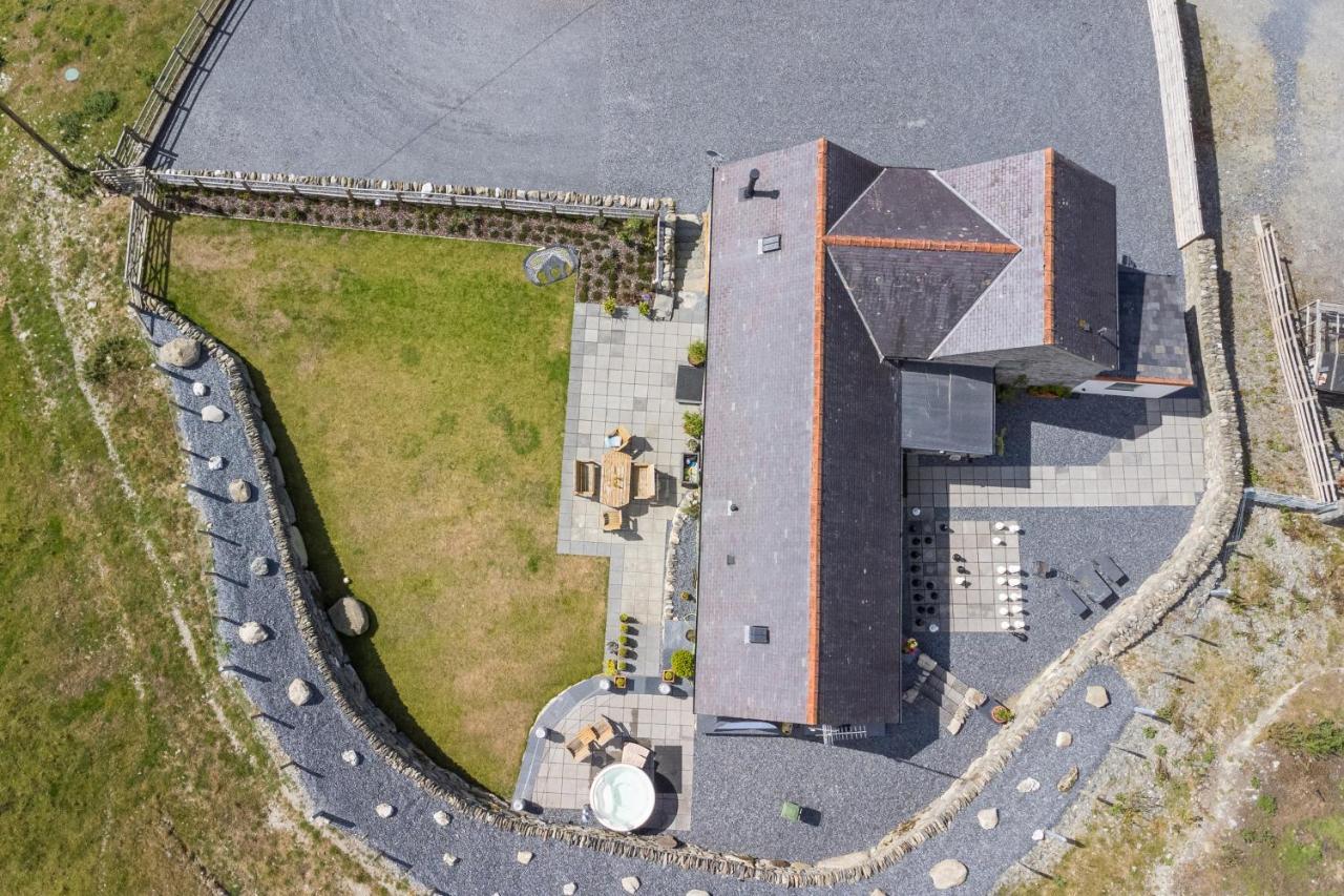 Finest Retreats - Moelis Granary - Luxury Cottage With Hot Tub Llandrillo Exterior photo